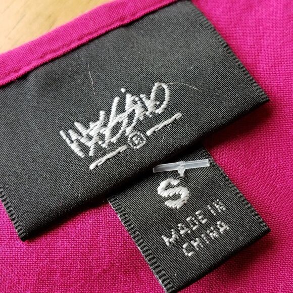 💜Mossimo Fuchsia Ruffled Chest Sleeveless Blouse Small - Picture 6 of 7